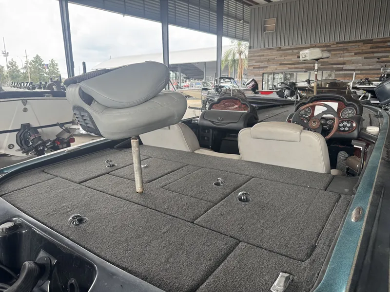 Slide: The Image of Triton Tr 20 2004 - 13