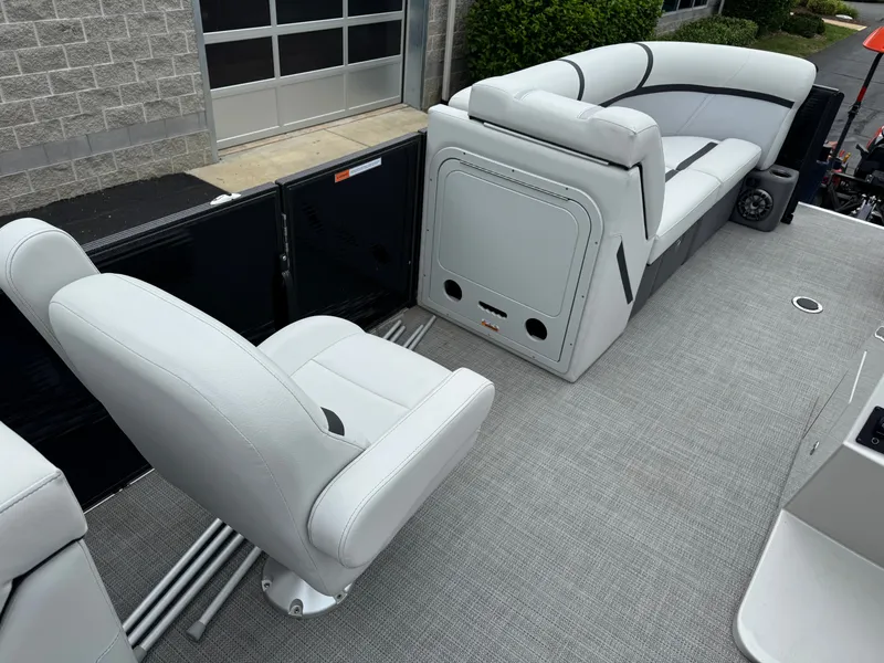 Slide: The Image of Crest Classic LX 220 SLC 2023 - 10