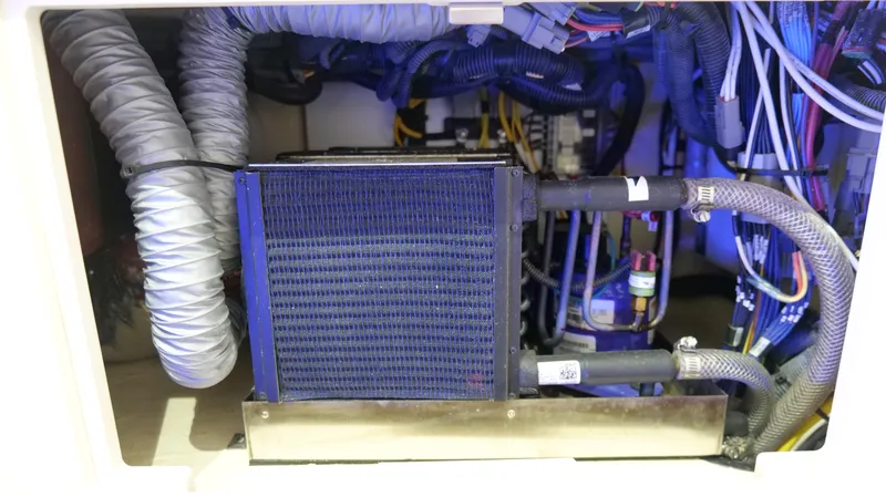 Slide: The Image of Scout 330 LXF 2022 - 52