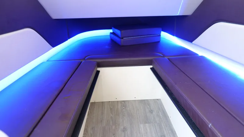 Slide: The Image of Scout 330 LXF 2022 - 53