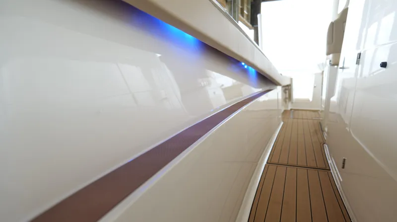 Slide: The Image of Scout 330 LXF 2022 - 54