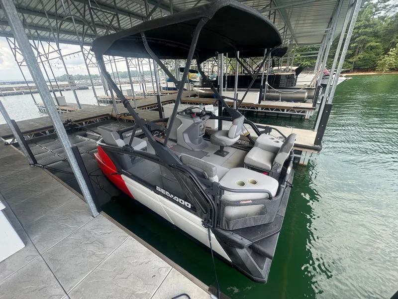 Slide: The Image of Sea-Doo Sport Compact IO 2023 - 3