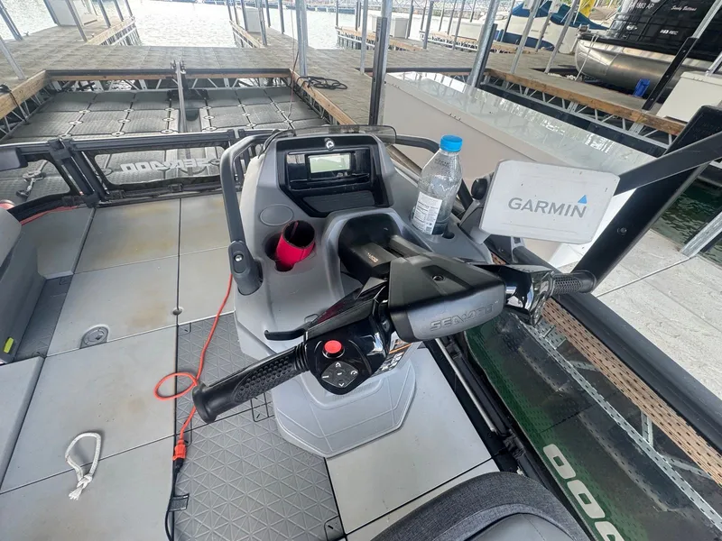 Slide: The Image of Sea-Doo Sport Compact IO 2023 - 4