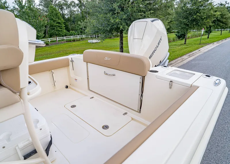 Slide: The Image of Scout 240 XSF 2026 - 10