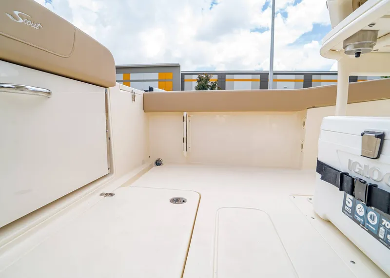 Slide: The Image of Scout 240 XSF 2026 - 11