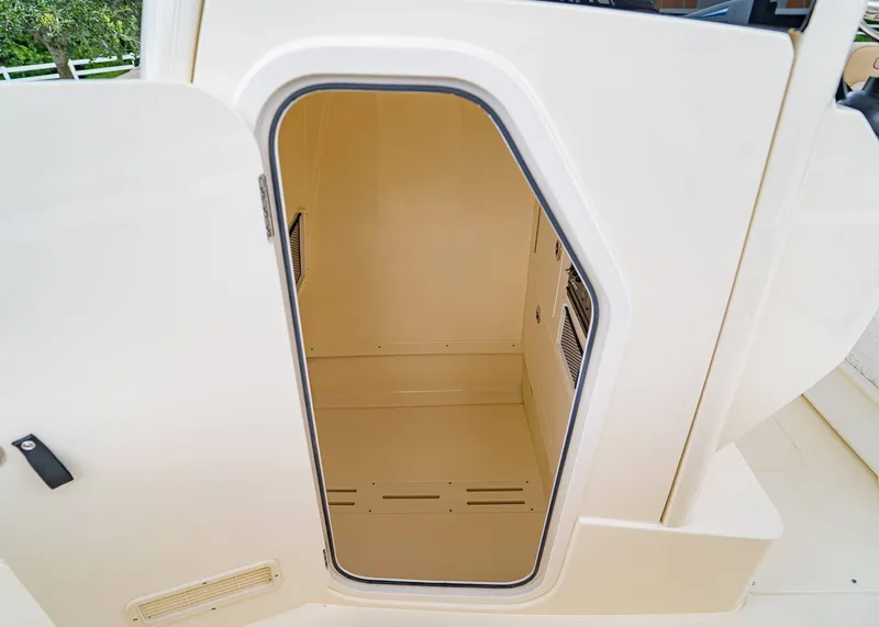 Slide: The Image of Scout 240 XSF 2026 - 15