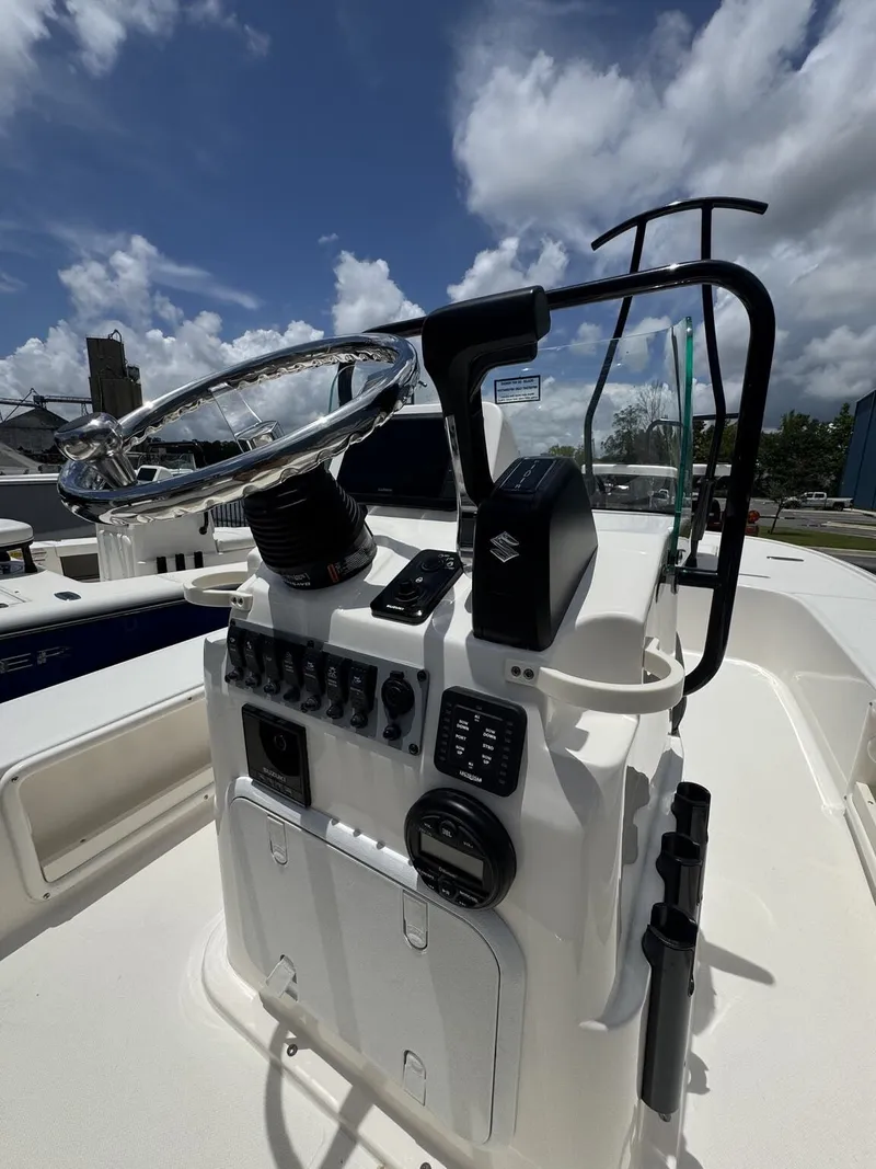 Slide: The Image of Spyder FX17 Flicker 2025 - 2