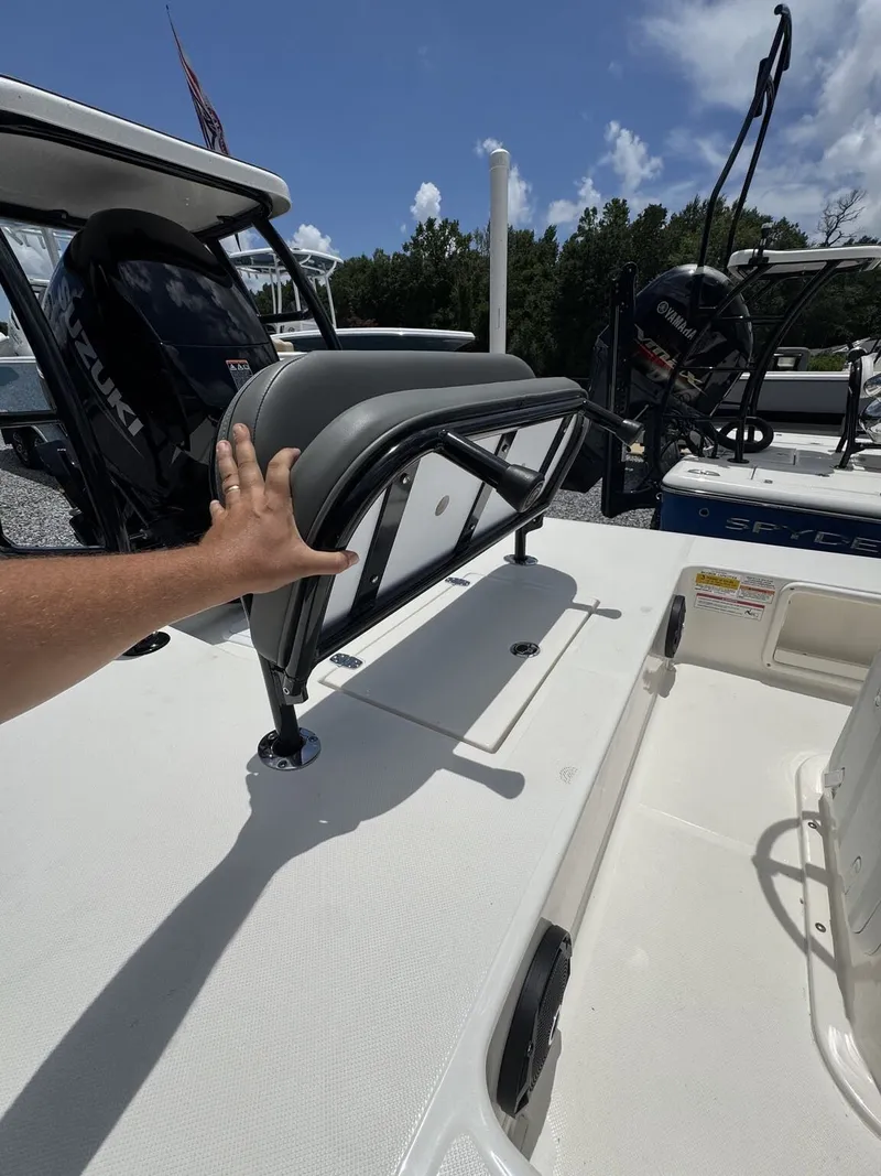 Slide: The Image of Spyder FX17 Flicker 2025 - 3