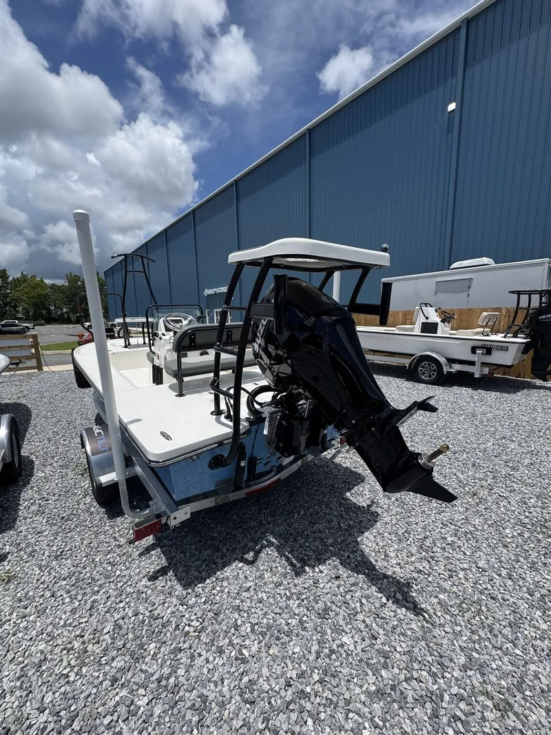 Slide: The Image of Spyder FX17 Flicker 2025 - 4