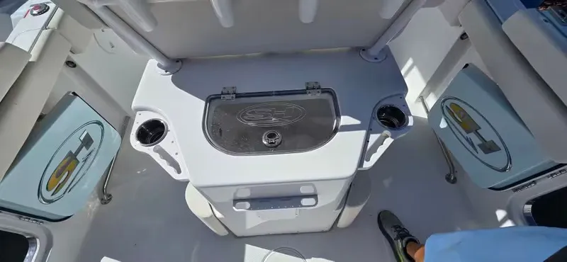 Slide: The Image of Sea Hunt Ultra 255 SE 2026 - 10