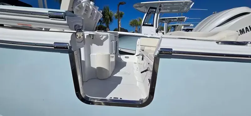 Slide: The Image of Sea Hunt Ultra 255 SE 2026 - 12