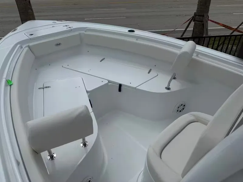 Slide: The Image of Sea Hunt Ultra 255 SE 2026 - 9