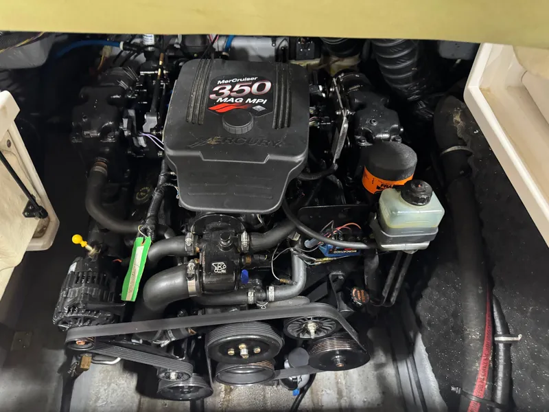 Slide: The Image of Engine of 2002 Monterey 240 Explorer Sport with MerCruiser 350 MAG MPI. - 14
