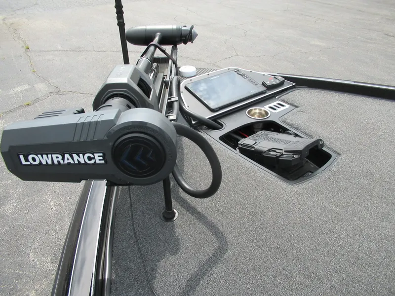 Slide: The Image of Ranger Boats Z 520R 2023 - 4