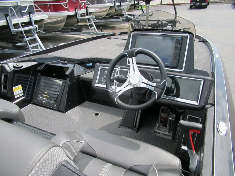 Slide: The Image of Ranger Boats Z 520R 2023 - 8