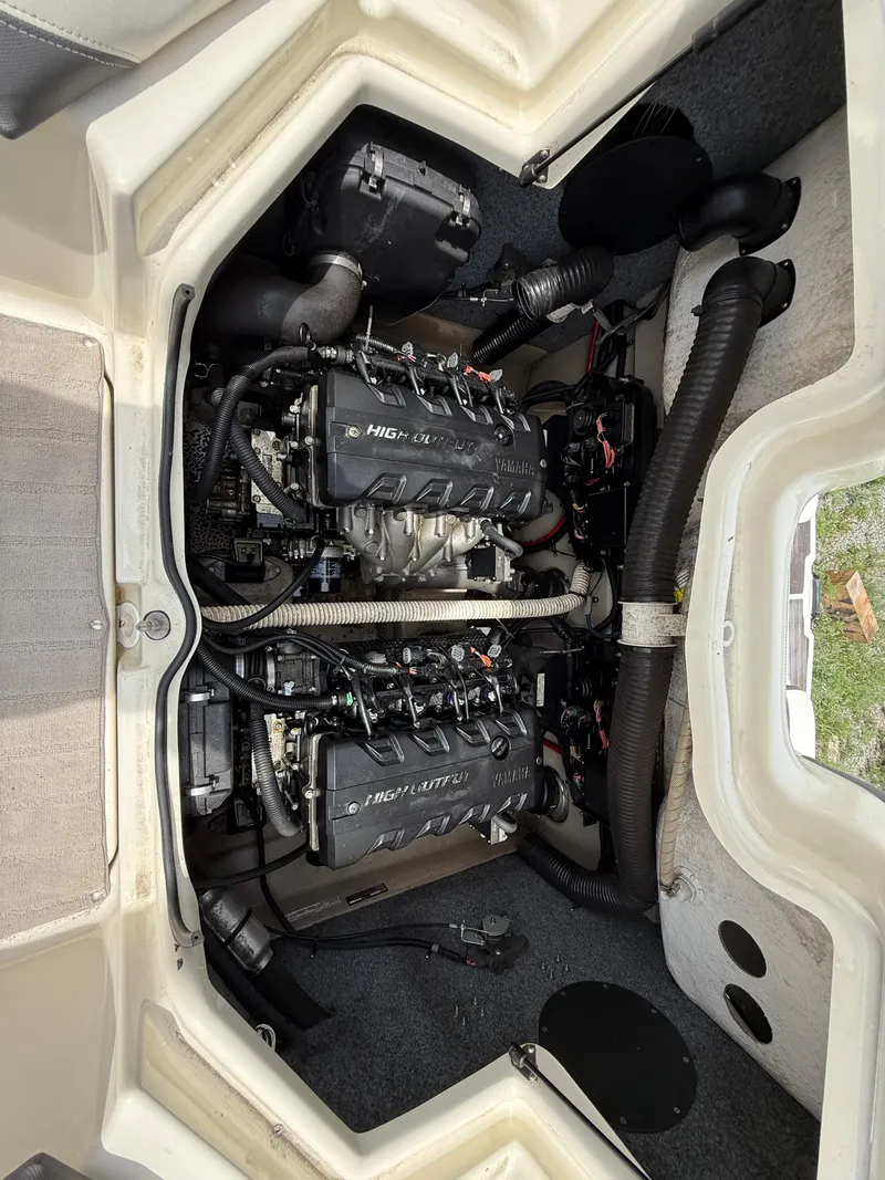 Slide: The Image of 2014 Yamaha Boats 242 Limited S engine compartment with dual high-output engines. - 20
