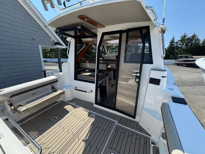 Slide: The Image of Cutwater C-288 Coupe 2026 - 12