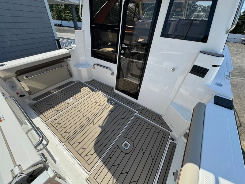 Slide: The Image of Cutwater C-288 Coupe 2026 - 16