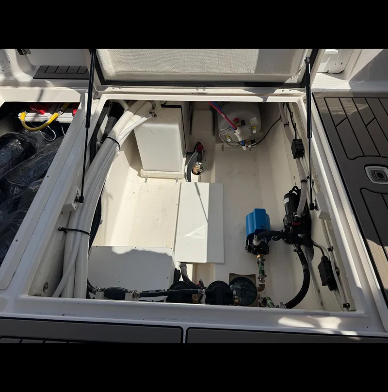 Slide: The Image of Cutwater C-288 Coupe 2026 - 20