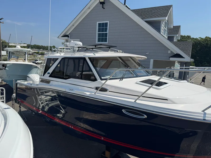 Slide: The Image of Cutwater C-288 Coupe 2026 - 3