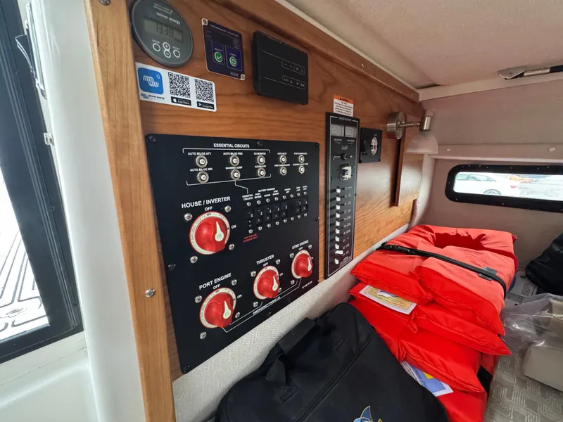 Slide: The Image of Cutwater C-288 Coupe 2026 - 32