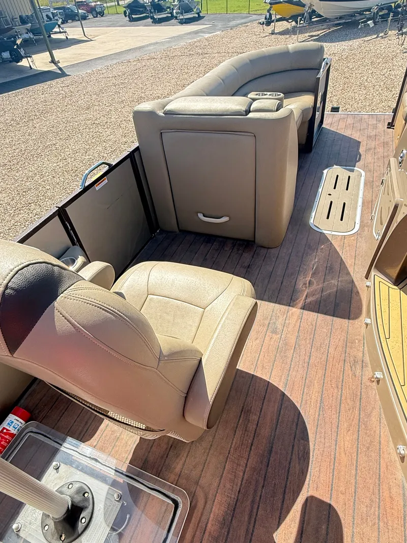 Slide: The Image of Veranda VX25RC 2019 - 16