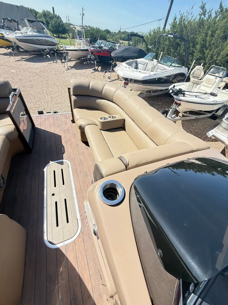 Slide: The Image of Veranda VX25RC 2019 - 18