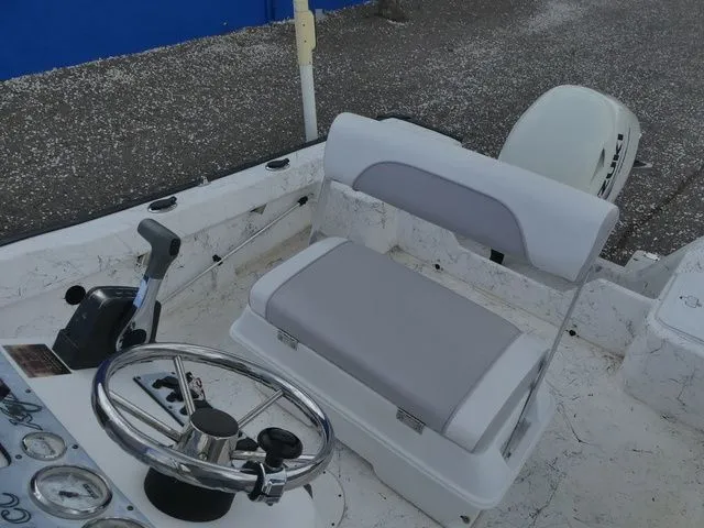 Slide: The Image of Key Largo 180 Cc 2017 - 17