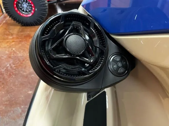 Slide: The Image of Sea-Doo Wake 170 2025 - 15