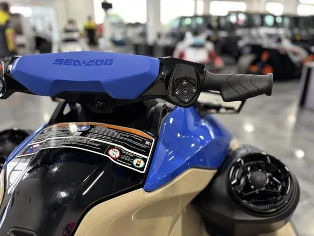 Slide: The Image of Sea-Doo Wake 170 2025 - 9