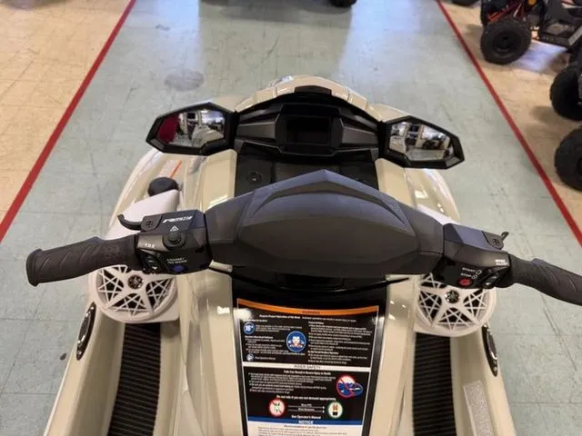 Slide: The Image of Yamaha VX Cruiser HO with Audio 2025 - 14