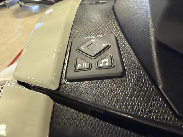 Slide: The Image of Yamaha VX Cruiser HO with Audio 2025 - 17