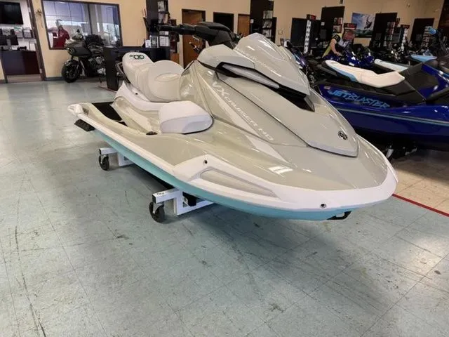 Slide: The Image of Yamaha VX Cruiser HO with Audio 2025 - 4