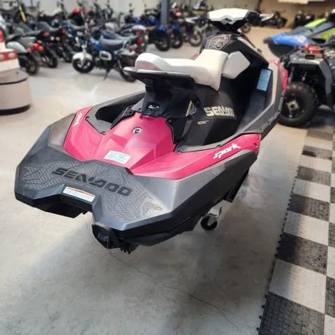 Slide: The Image of Sea-Doo Spark 3Up ROTAX® 900 HO ACE™ Convenience Packag 2015 - 8