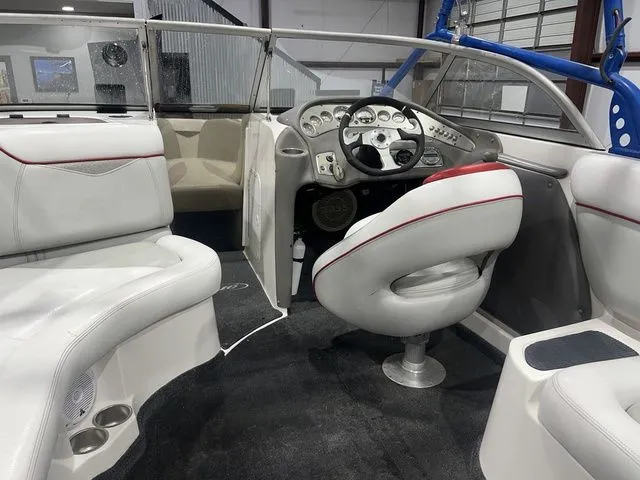 Slide: The Image of Tigé 24V 2005 - 11