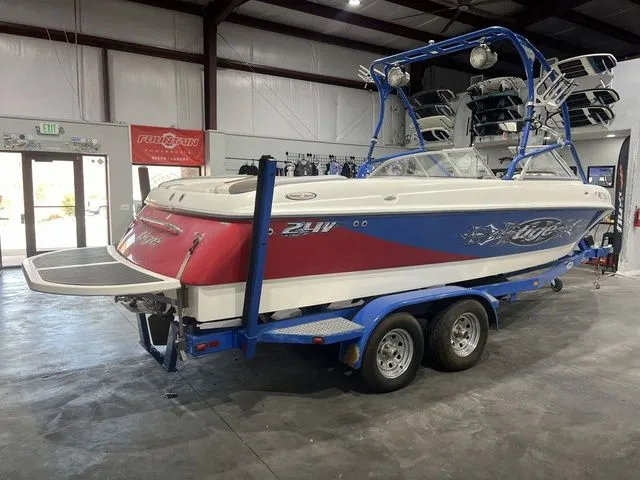 Slide: The Image of Tigé 24V 2005 - 3