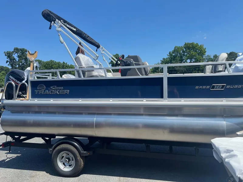Slide: The Image of 2026 Sun Tracker Bass Buggy 18 DLX pontoon boat on trailer, side view. - 21