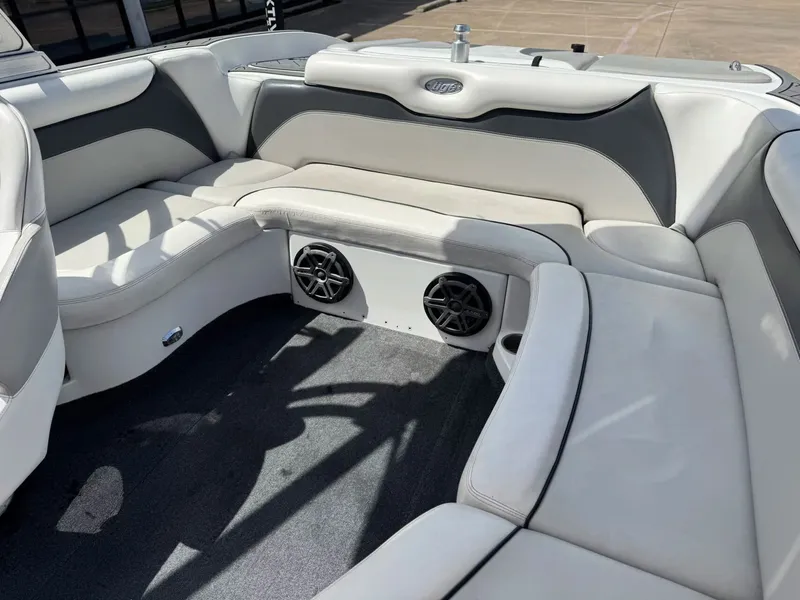 Slide: The Image of Tigé 22Ve 2008 - 12