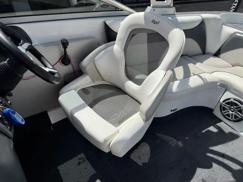 Slide: The Image of Tigé 22Ve 2008 - 13