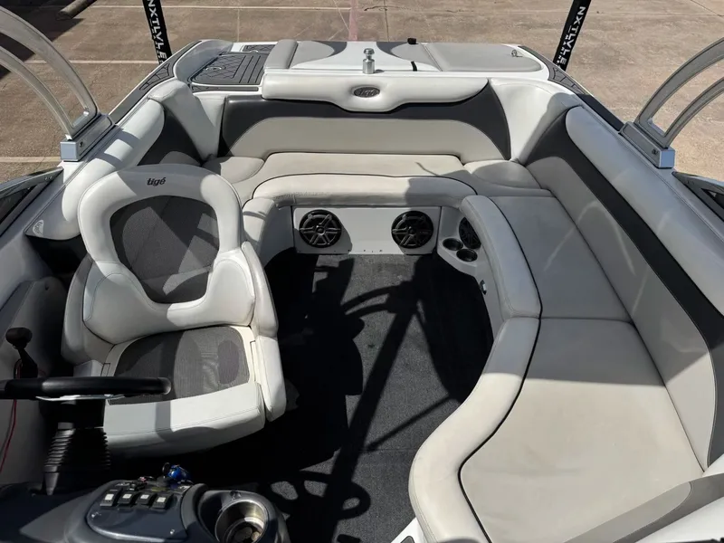 Slide: The Image of Tigé 22Ve 2008 - 16