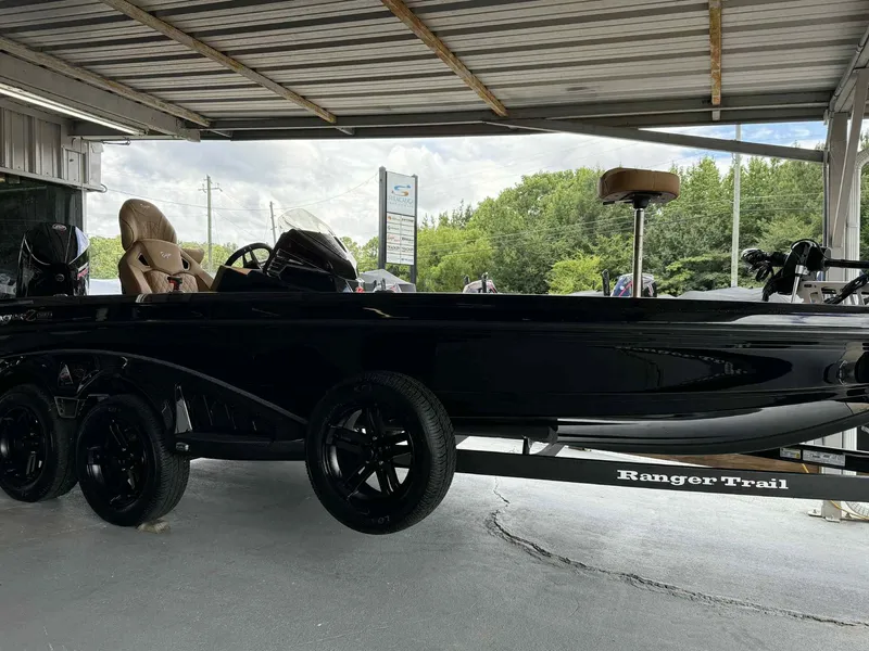Slide: The Image of 2025 Ranger Z520R Cup-Equipped boat on trailer in covered area. - 10