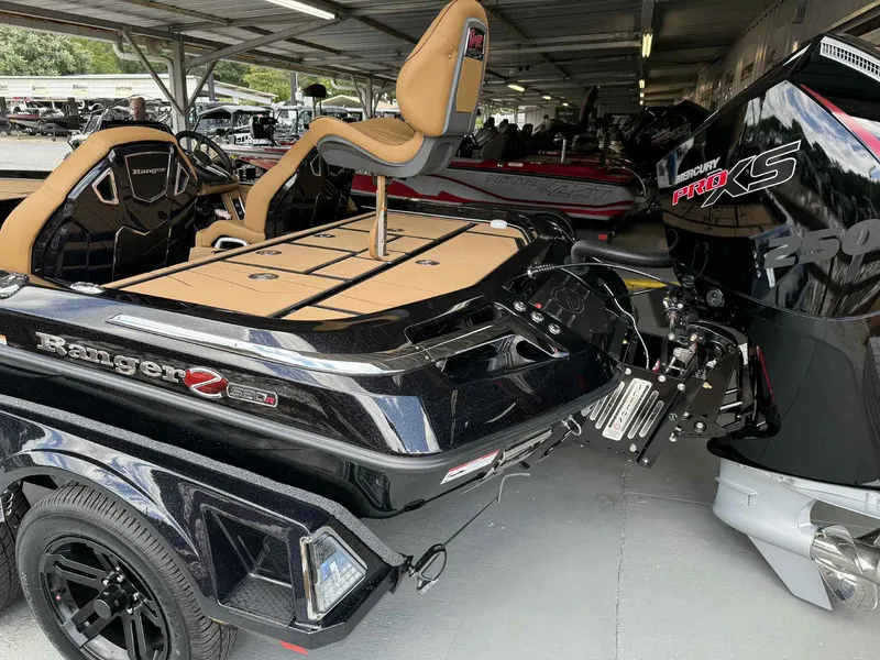 Slide: The Image of 2025 Ranger Z520R Cup-Equipped boat with Mercury Pro XS engine in showroom. - 11