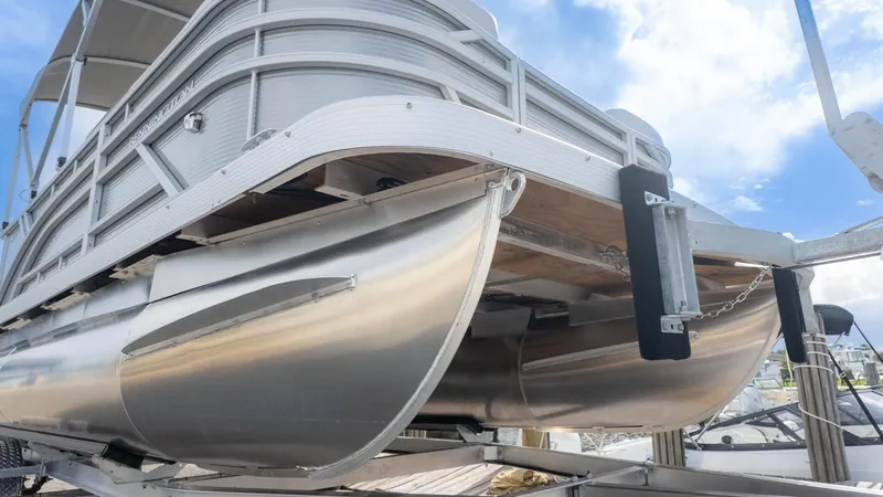 Slide: The Image of Bennington 20 SL 2026 - 4