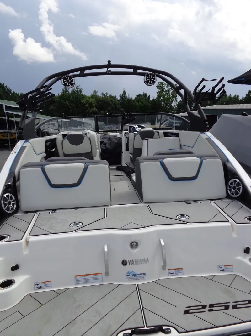 Slide: The Image of Yamaha 252XE 2021 - 19