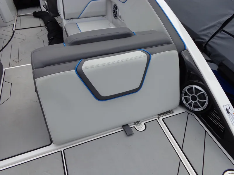 Slide: The Image of Yamaha 252XE 2021 - 25