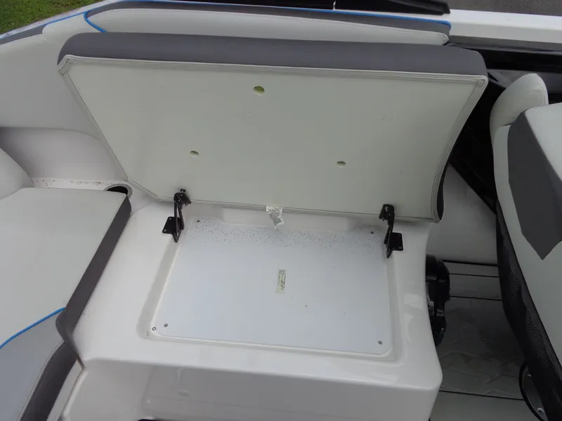 Slide: The Image of Yamaha 252XE 2021 - 32