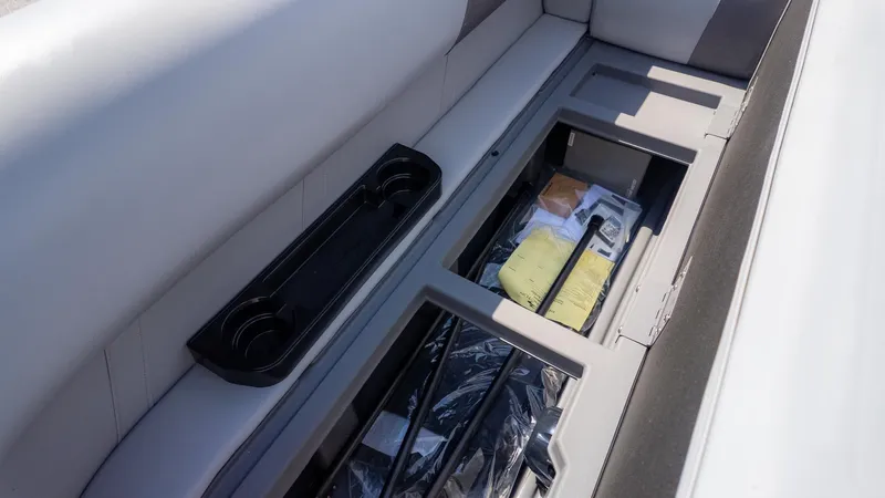 Slide: The Image of Bennington 22 S FISH AND CRUISE 2026 - 18