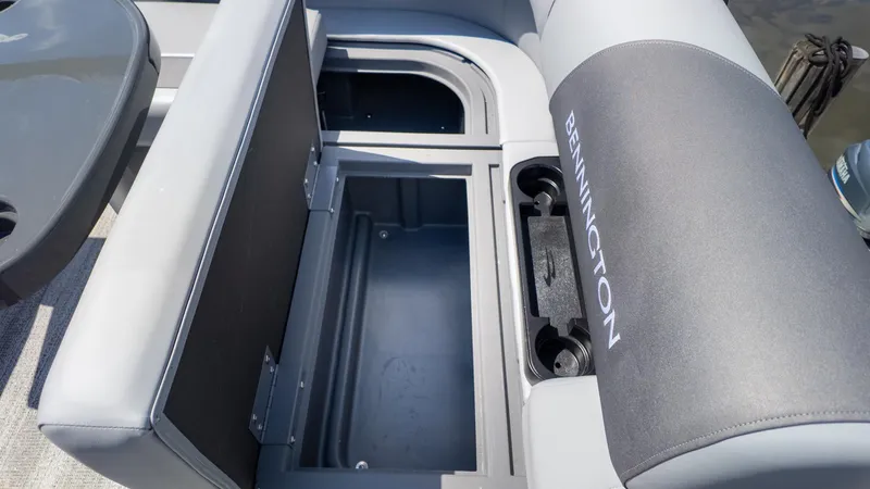 Slide: The Image of Bennington 22 SS 2026 - 12