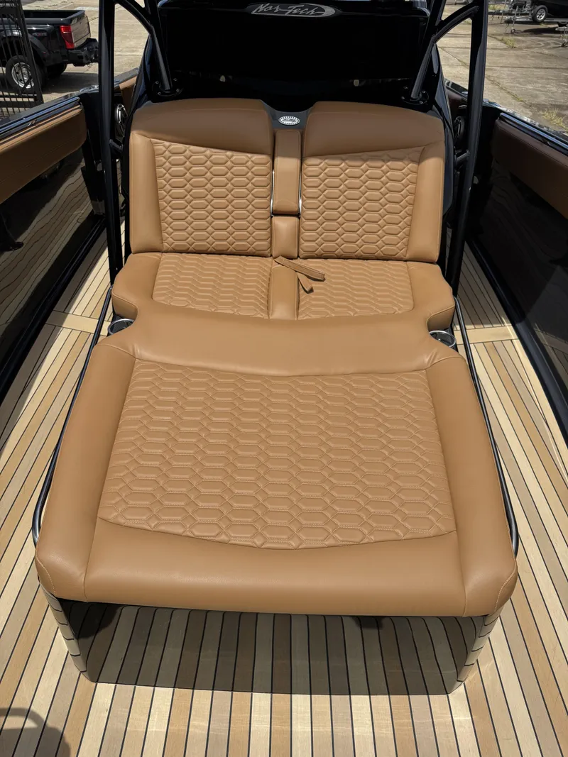 Slide: The Image of Nor-Tech 390 Sport 2024 - 15