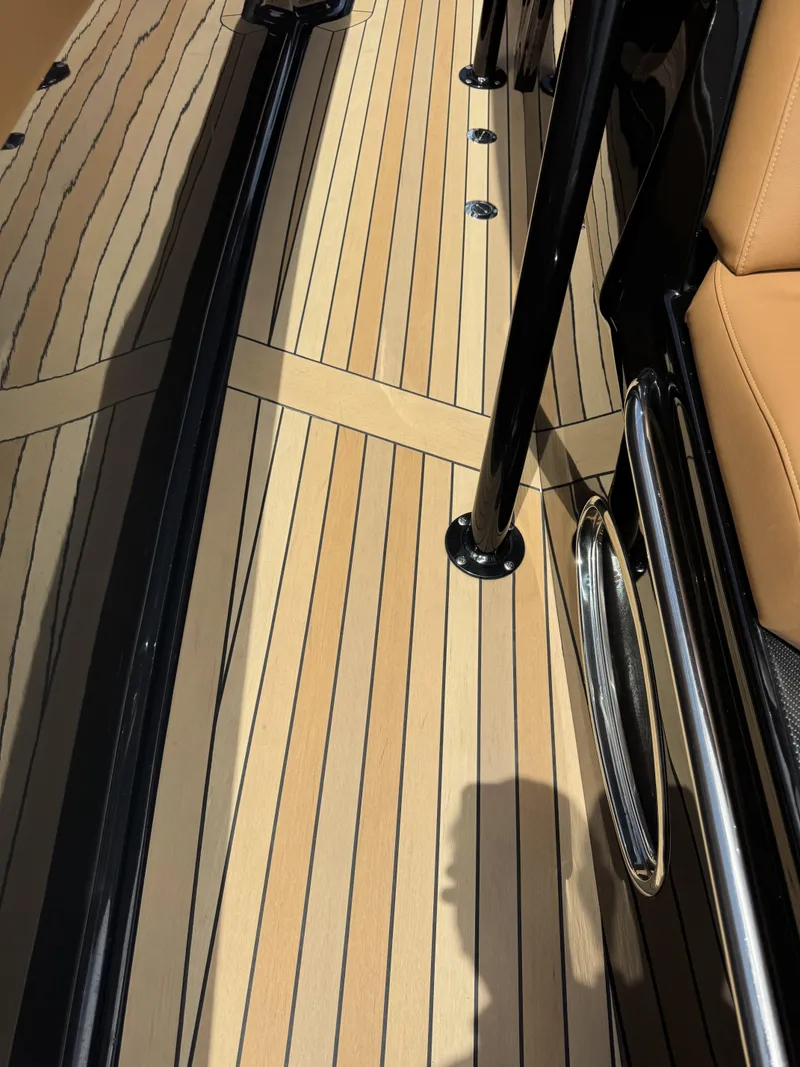 Slide: The Image of Nor-Tech 390 Sport 2024 - 17